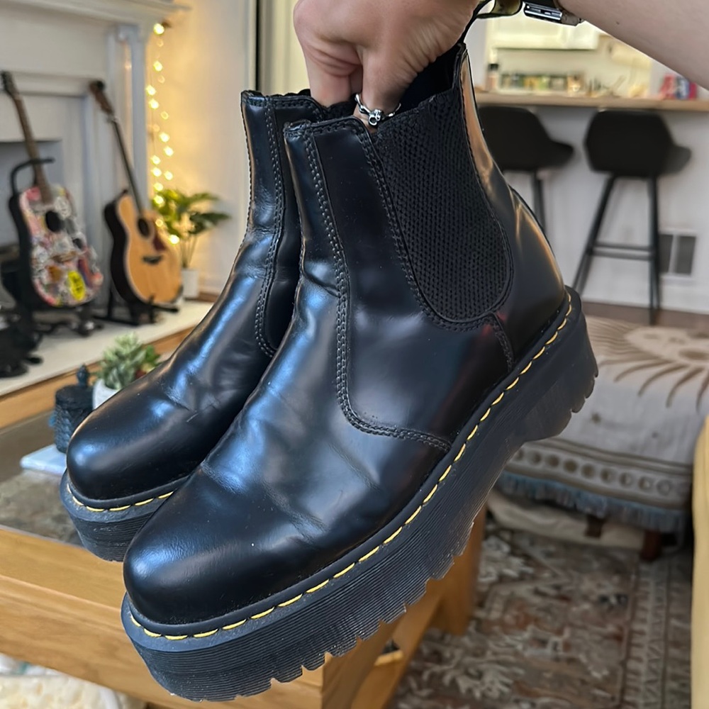 platform chelsea doc martens men’s 10.5